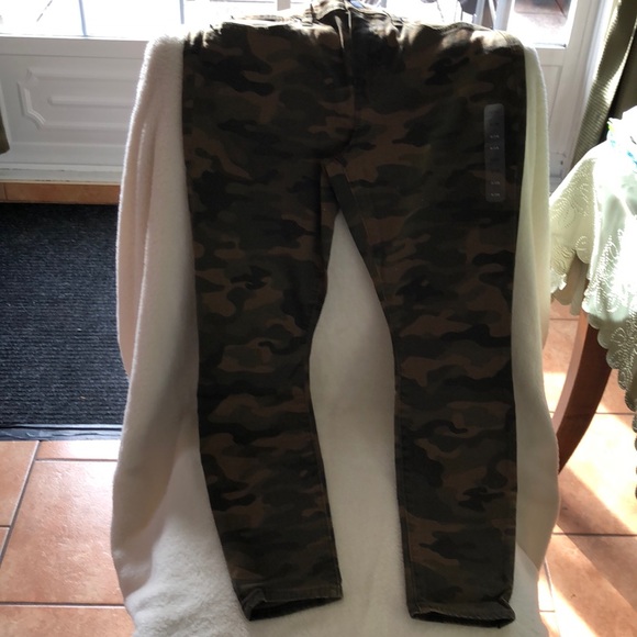NWT Gap denim leggings in green camo - Picture 5 of 5